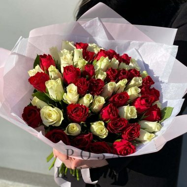Букет из 51 красной и белой розы Standart