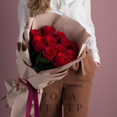 Букет из 11 красных роз в авторском оформлении