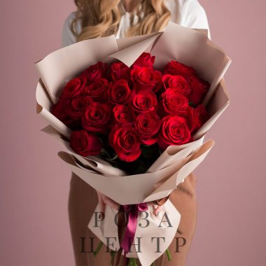 Букет из 21 красной розы в авторском оформлении