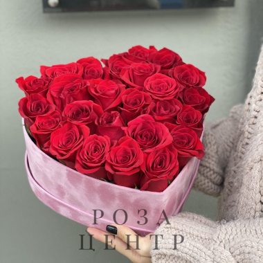 25 роз в коробке в форме сердца