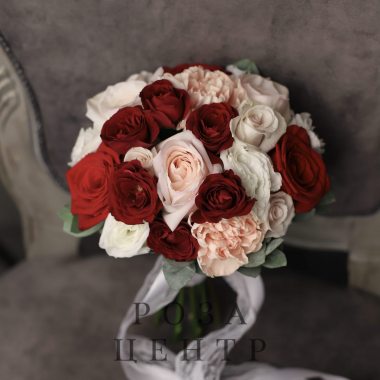 Букет невесты с бордовыми розами