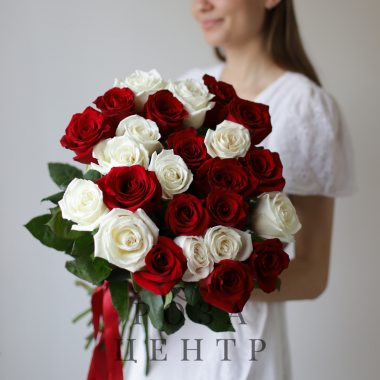 Красные и белые розы в ленту