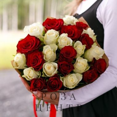 Букет из 25 красных и белых роз Standart