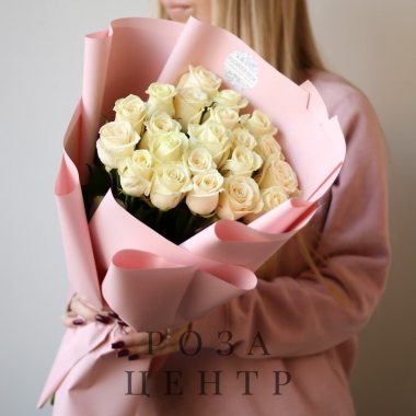 Розы белые в розовом оформлении №1501
